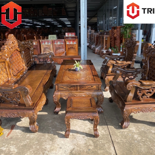 SALON HOÀNG GIA MUN TỰA CARO