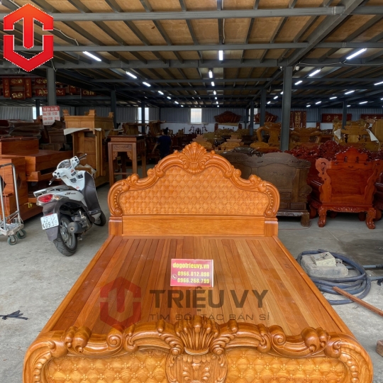 GIƯỜNG CHÁM NỮ HOÀNG CARO GÕ ĐỎ 1M8