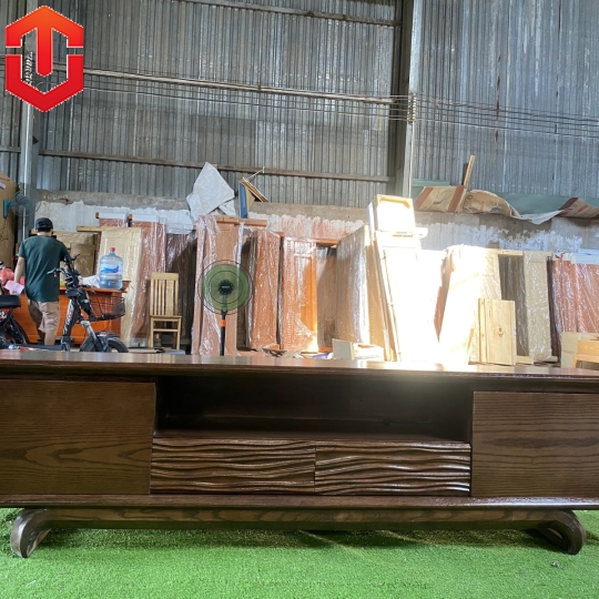 KỆ TIVI SỒI MẪU CHÂN THUYỀN LAU MÀU ÓC CHÓ 2M