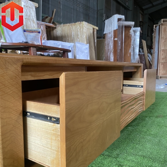 KỆ TIVI SỒI MẪU CHÂN THUYỀN 1M8 LAU MÀU HƯƠNG VÀNG