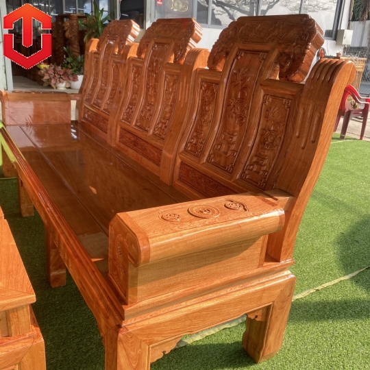 SALON ÂU Á HƯƠNG ĐÁ TỰA CHẠM
