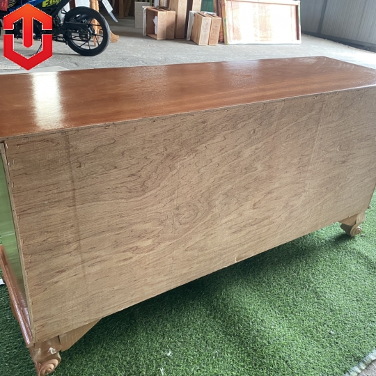KỆ TIVI XOAN ĐÀO CỘT NHO MẶT BẰNG 1M2